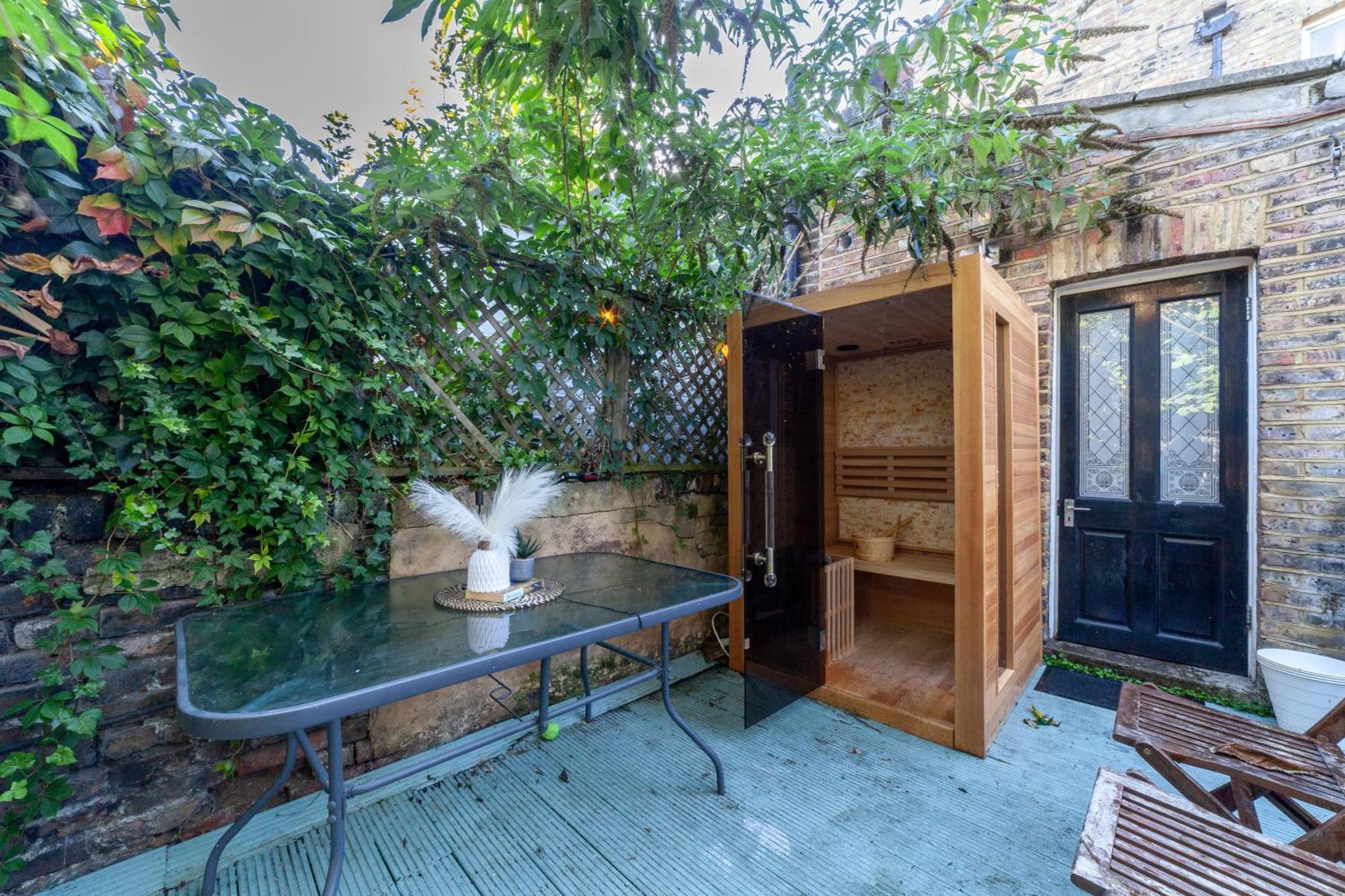 Double Room W/Projector & Garden Hot Tub Londres Exterior foto